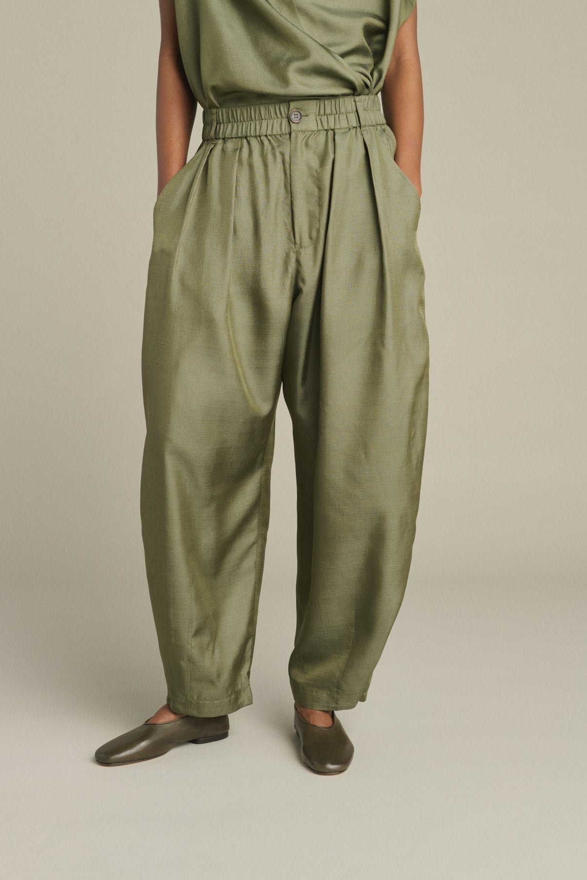 Vernon trousers - Sage Green - Silk - Women vue 3